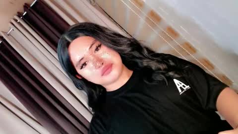 Snapshot of morenaaries12 chatting on 11.19.25 MIA online show from 11.19.25