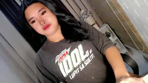 Snapshot of morenaaries12 chatting on 11.21.25 MIA online show from 11.21.25