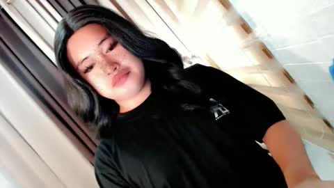 Snapshot of morenaaries12 chatting on 11.22.25 MIA online show from 11.22.25