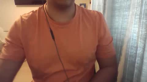 Snapshot of morenolatin19 chatting on 04.06.26 Jos Luis online show from 04.06.26