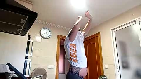 Snapshot of morfeo6 chatting on 12.16.25 morfeo6 online show from 12.16.25