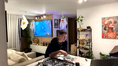 Snapshot of morgan_hiller chatting on 11.01.25 online show from 11.01.25