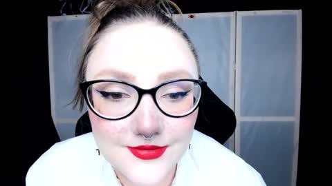 Snapshot of motorkate chatting on 12.02.25 motorkate online show from 12.02.25