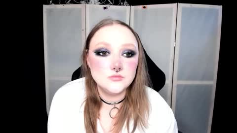 Snapshot of motorkate chatting on 12.17.25 motorkate online show from 12.17.25