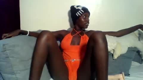 Snapshot of moun_chrie chatting on 11.28.25 moun_chrie online show from 11.28.25