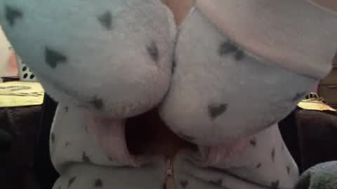 Snapshot of mountainbeauty chatting on 12.18.24 mountainbeauty online show from 12.18.24