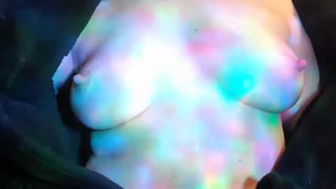 Snapshot of mountainbeauty chatting on 10.12.25 mountainbeauty online show from 10.12.25