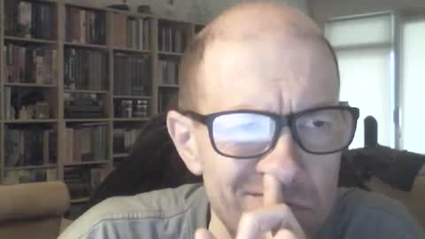 Snapshot of moviem1978 chatting on 12.28.24 Frederik online show from 12.28.24