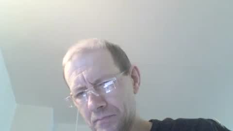 Snapshot of moviem1978 chatting on 02.17.25 Frederik online show from 02.17.25