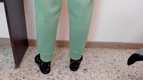 Snapshot of moxa_hot chatting on 01.02.25 moxa hot online show from 01.02.25