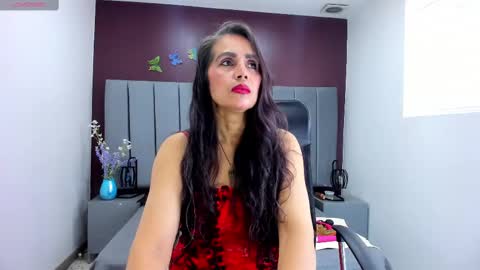 Snapshot of moxa_hot chatting on 10.03.25 moxa hot online show from 10.03.25