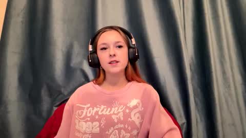 Snapshot of mozelleberendt chatting on 10.27.25 Jenny online show from 10.27.25