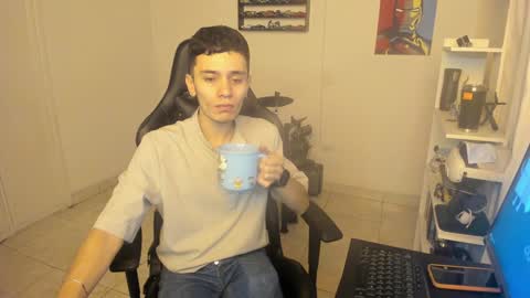 Snapshot of mr_andresr chatting on 02.04.25 Andy online show from 02.04.25