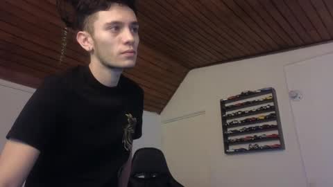 Snapshot of mr_andresr chatting on 03.10.25 Andy online show from 03.10.25