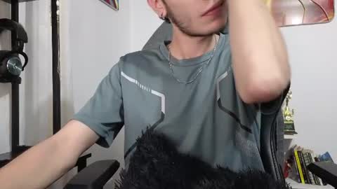Snapshot of mr_andresr chatting on 07.23.26 Andy online show from 07.23.26