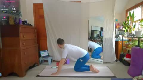 Snapshot of mr_foxxy chatting on 02.15.25 ninko online show from 02.15.25