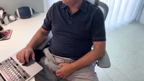 Snapshot of mr_hornyasfuck chatting on 11.17.25 mr_hornyasfuck online show from 11.17.25