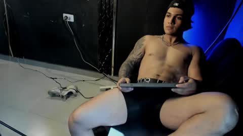 Snapshot of mr_maximo chatting on 10.25.25 mr_maximo online show from 10.25.25