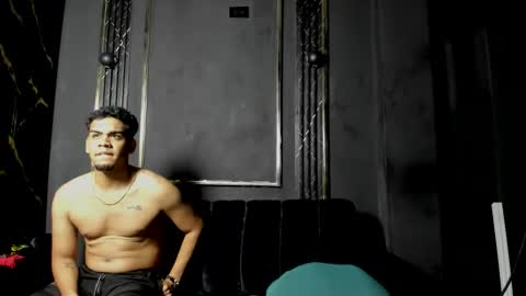 Snapshot of mr_maximo chatting on 11.17.25 mr_maximo online show from 11.17.25