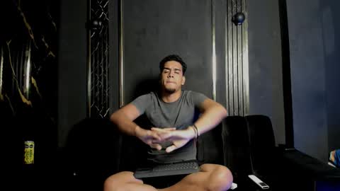 Snapshot of mr_maximo chatting on 11.18.25 mr_maximo online show from 11.18.25