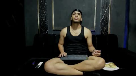 Snapshot of mr_maximo chatting on 11.25.25 mr_maximo online show from 11.25.25