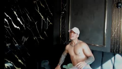 Snapshot of mr_maximo chatting on 11.25.25 mr_maximo online show from 11.25.25