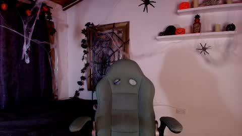 MIKEE online show from 10.22.25