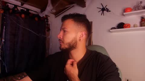 MIKEE online show from 10.31.25