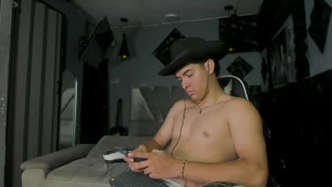 mr_mois online show from 05.08.26