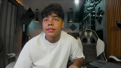 Snapshot of mr_mois chatting on 06.17.26 mr_mois online show from 06.17.26