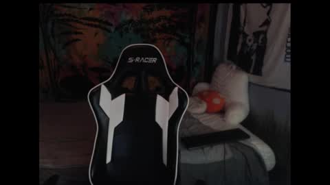 Snapshot of mr_strawberry chatting on 09.30.25 mr_strawberry online show from 09.30.25