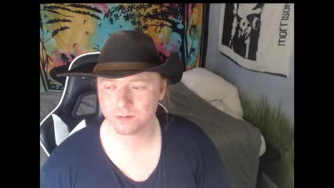 Snapshot of mr_strawberry chatting on 10.15.25 mr_strawberry online show from 10.15.25