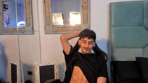 Snapshot of mr_strike chatting on 11.07.25 MR online show from 11.07.25