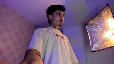 Snapshot of mr_strike chatting on 12.05.25 MR online show from 12.05.25