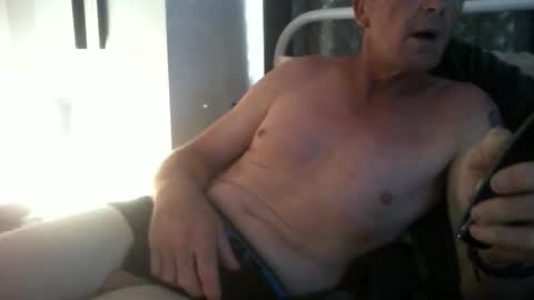 Snapshot of mrgray11xxx chatting on 09.28.25 mrgray11xxx aussie online show from 09.28.25