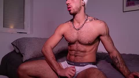 Snapshot of mrj9921 chatting on 12.18.25 Juan online show from 12.18.25