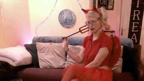 Snapshot of mrjandmrsj2014 chatting on 10.30.25 Mr Mrs J online show from 10.30.25