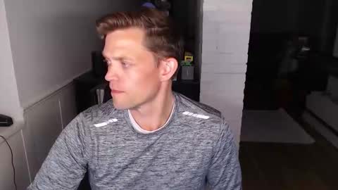 Snapshot of mrkenridge chatting on 10.24.25 mrkenridge online show from 10.24.25