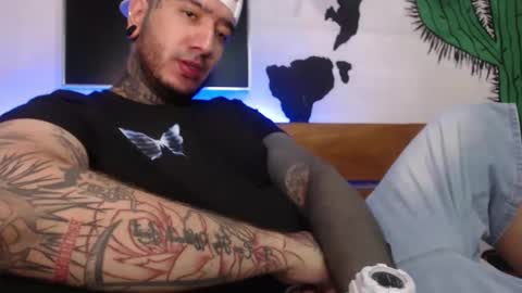 Snapshot of mrmanny__ chatting on 12.15.25 mrmanny__ online show from 12.15.25