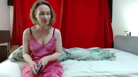 Mrs Velvet Vixen online show from 04.01.26