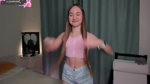 Mia online show from 11.22.25