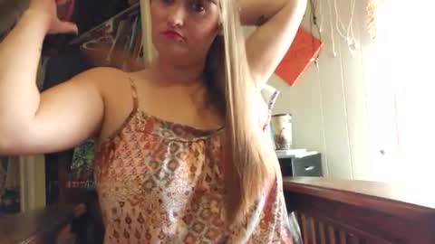 Snapshot of mrsluna19 chatting on 10.15.25 MrsLuna19 online show from 10.15.25