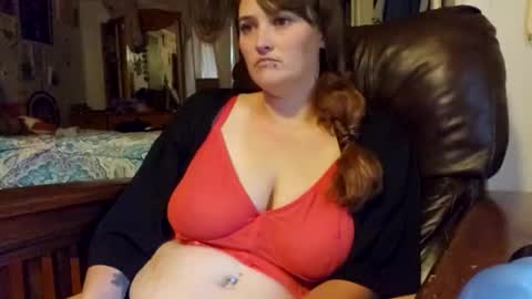 Snapshot of mrsluna19 chatting on 10.24.25 MrsLuna19 online show from 10.24.25