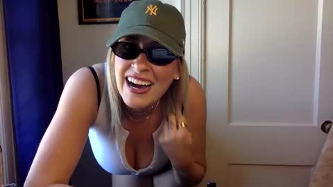 MrsPrissXO online show from 05.12.26