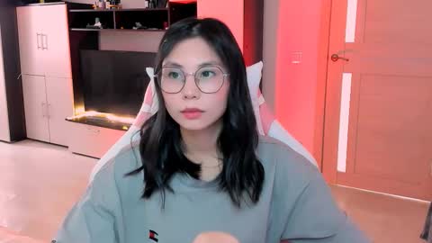 ms_emily_ online show from 10.11.25