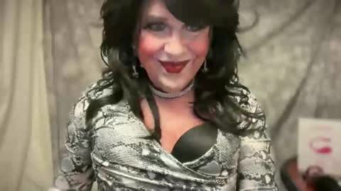 Snapshot of mskarentoy chatting on 11.28.25 mskarentoy online show from 11.28.25