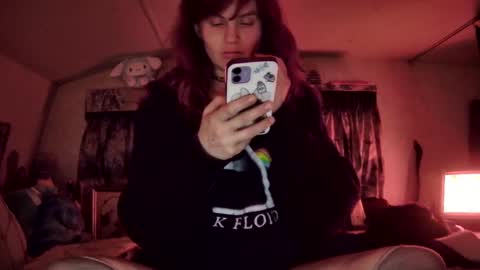 Snapshot of msmallow chatting on 12.04.24 Mallow online show from 12.04.24