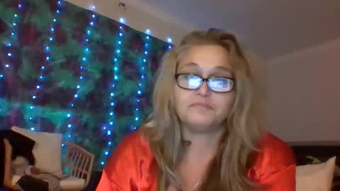 MissRobinson online show from 11.22.25
