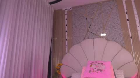 Snapshot of mssburbuja chatting on 04.24.26 Manuela online show from 04.24.26