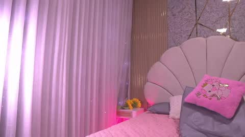 Snapshot of mssburbuja chatting on 04.25.26 Manuela online show from 04.25.26
